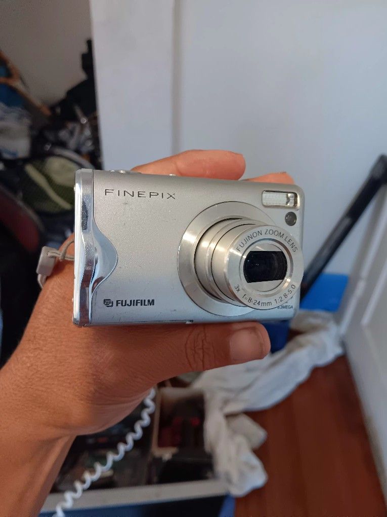 Fujifilm Finepix Digital Camera Missing Charger 