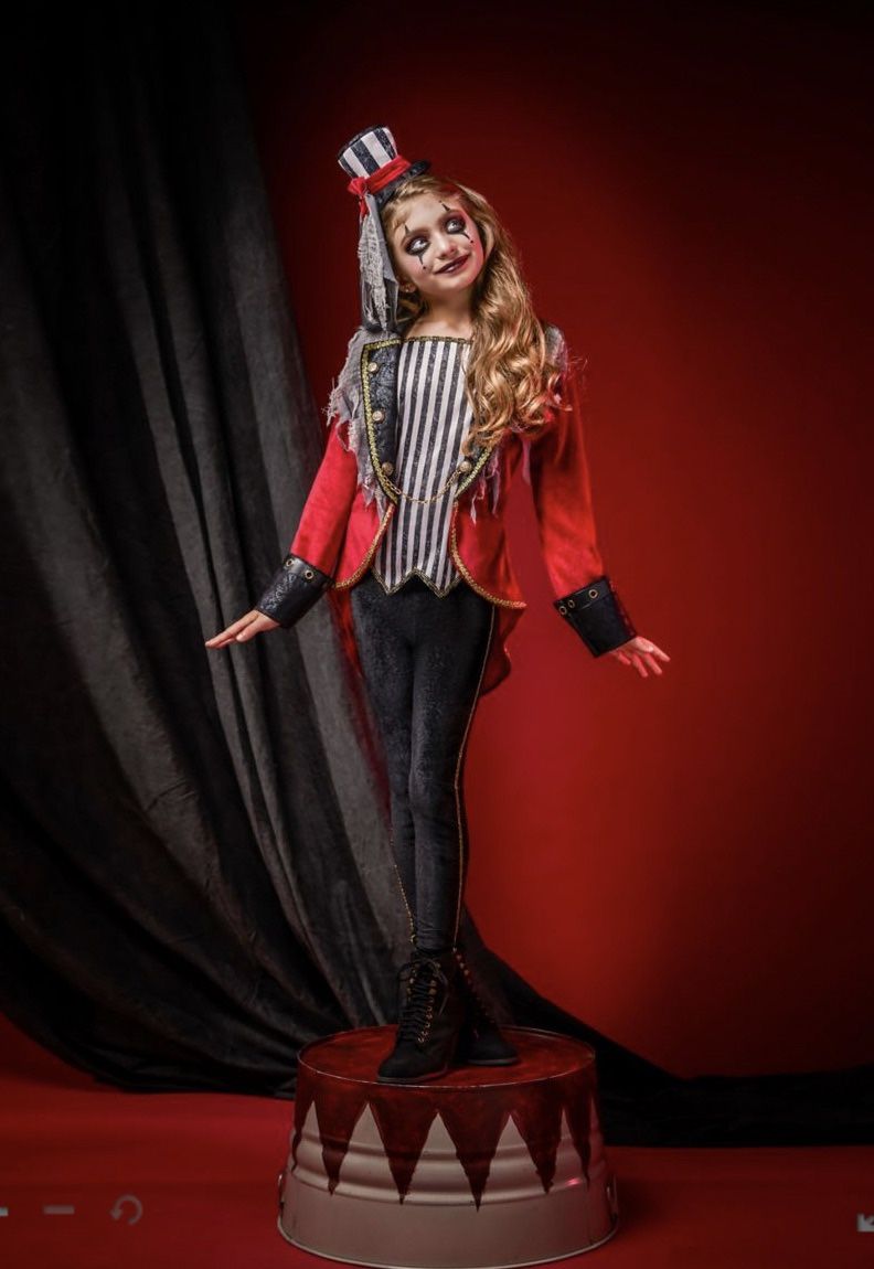 Kids Daring Ringleader Costume. Size XL (14 - 16). Child Halloween costume. Spirit Halloween.