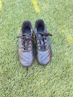 Kids size 4 soccer cleats