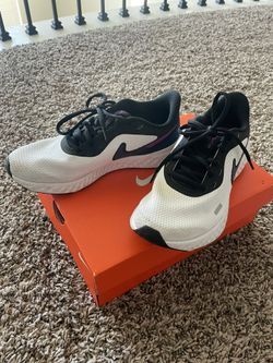 Nike Revolutions (size 7)