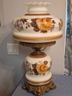 Vintage oil lamp 24 in. ( non working)