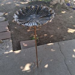 NEW BIRD BATH / BIRD FEEDER