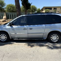 2003 Chrysler Town & Country