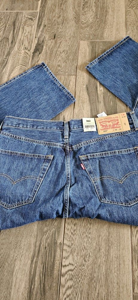 Levis 
