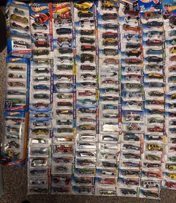 Lot Of Over 200 Hot Wheels !!