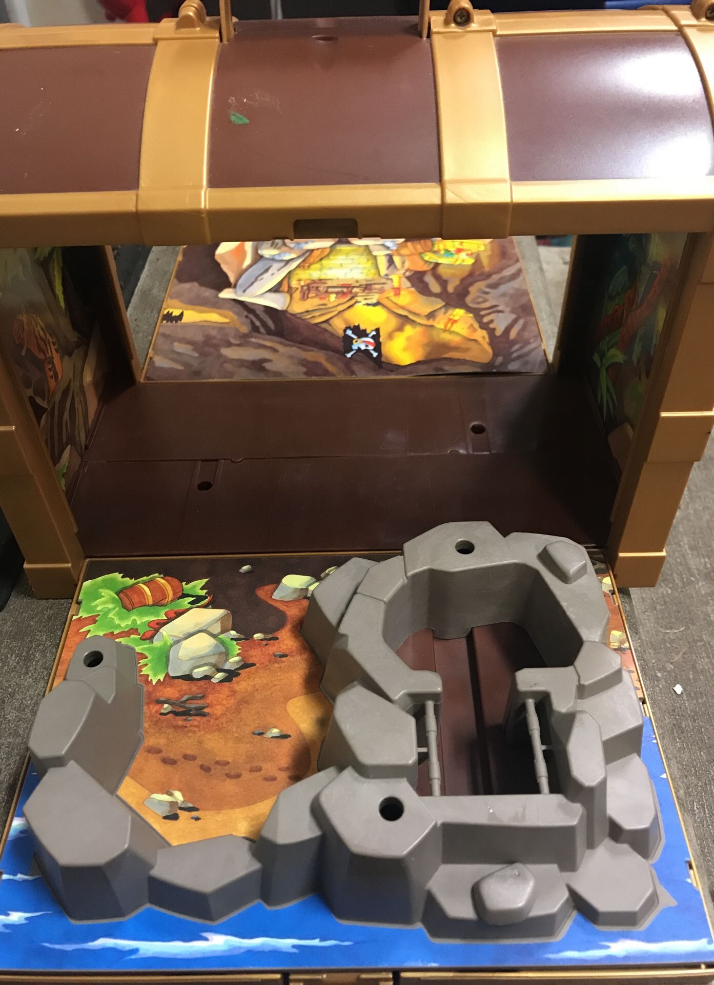 Play mobile treasure chest