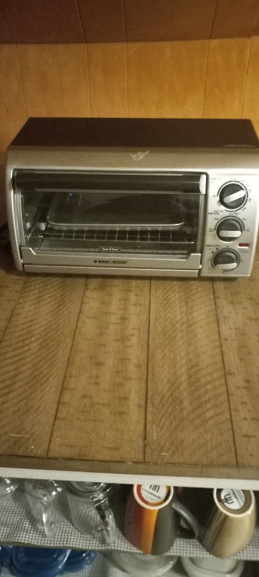 Bland and Decker Toaster Oven