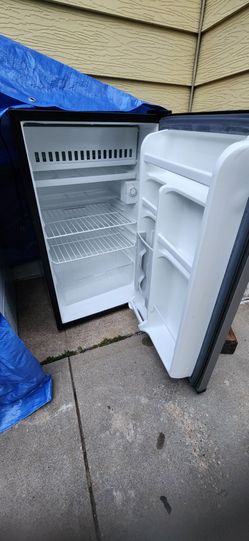 Mini fridge