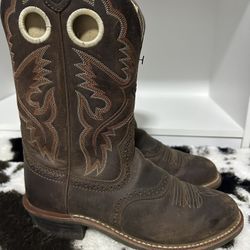 ARIAT ROUGHSTOCK ROUND TOE WESTERN BOOTS
