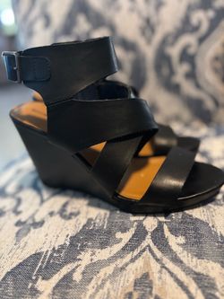 Mossimo black wedge shoe size 8