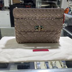 Valentino Garavani Rockstud Spike Quilted Médium Tope Handle Bag 