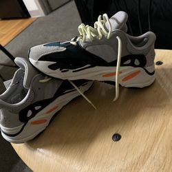 Adidas Yeezy Boost 700