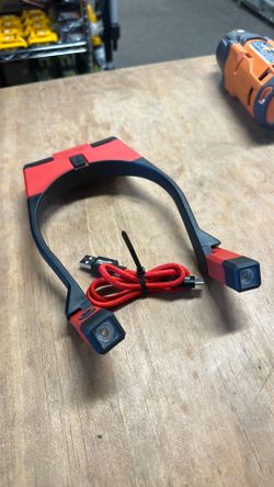 Milwaukee 400 Lumens LED REDLITHIUM Rechargeable Neck Light