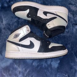Jordan 1 Mid SE Diamond