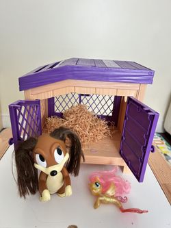 Deluxe Hutch of Little Live Pets Mama Surprise Guinea Pigs Rainbow