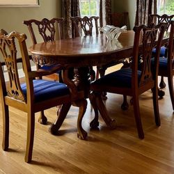Beautiful Antique Chip & Dale Style Mahogany Dining Table with 6 Chairs 