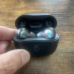 SkullCandy  Wireless Noise Cancellation Earbuds