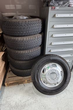 OEM Full Ford Dually Super Duty Wheel Set. Rims And Tires