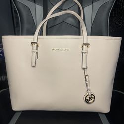 Authentic Michael Kors Jet Set Travel Bag 