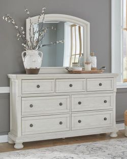 Ashley Furniture Queen Bedroom Set – Bed, Dresser & Mirror – Antique White