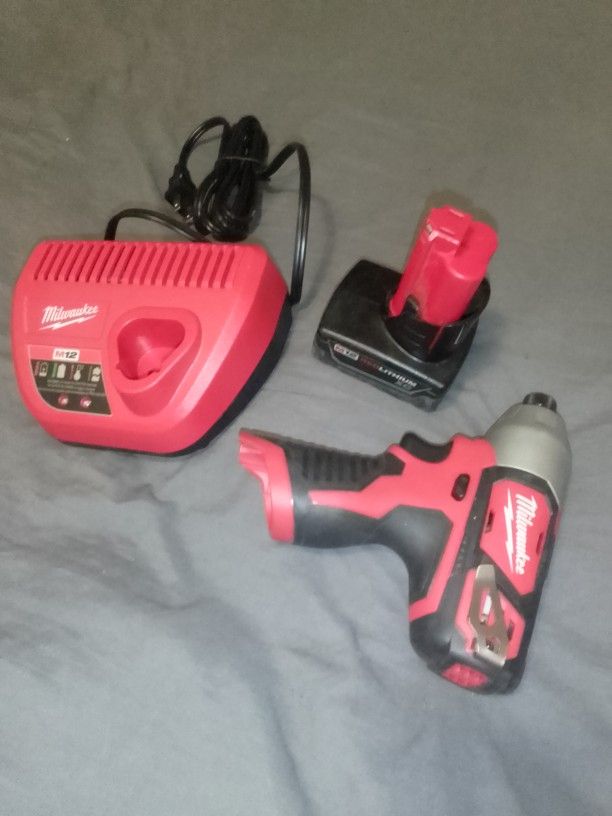 Milwaukee M12 Impact Drill 