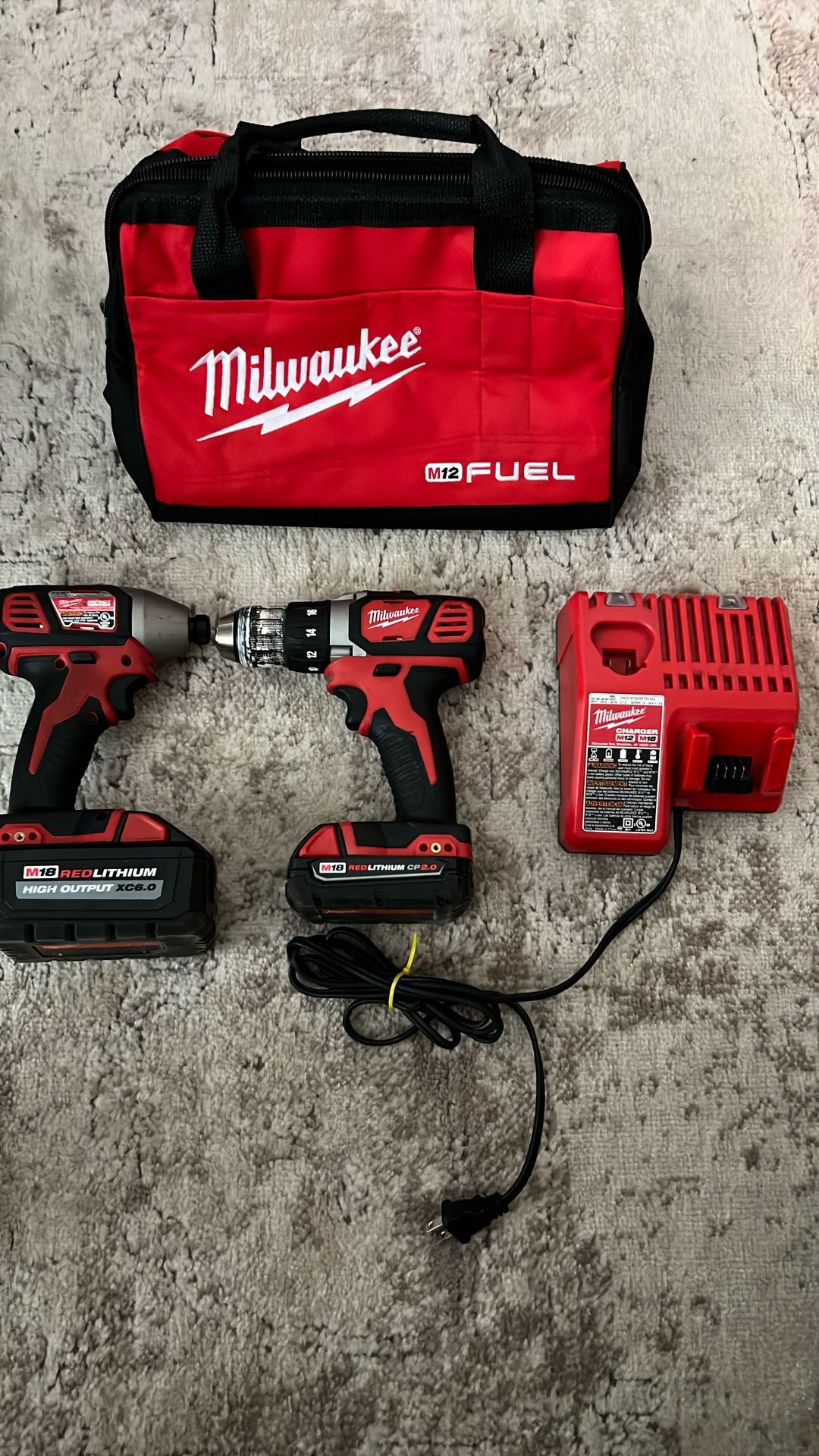 18 V Milwaukee Drill Set