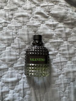 Valentino Born in Roma Green Stud Cologne