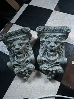 Decoration Lions attached to the wall