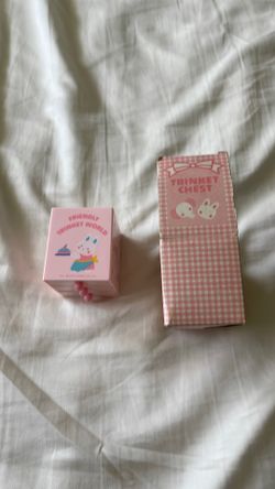 1978 made i. japan hello Kitty trinket chest with original box  box