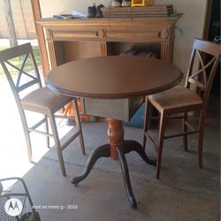 High top with 2 chairs