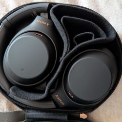 Sony Noise Cancelling Headphones WH 1000 MX4