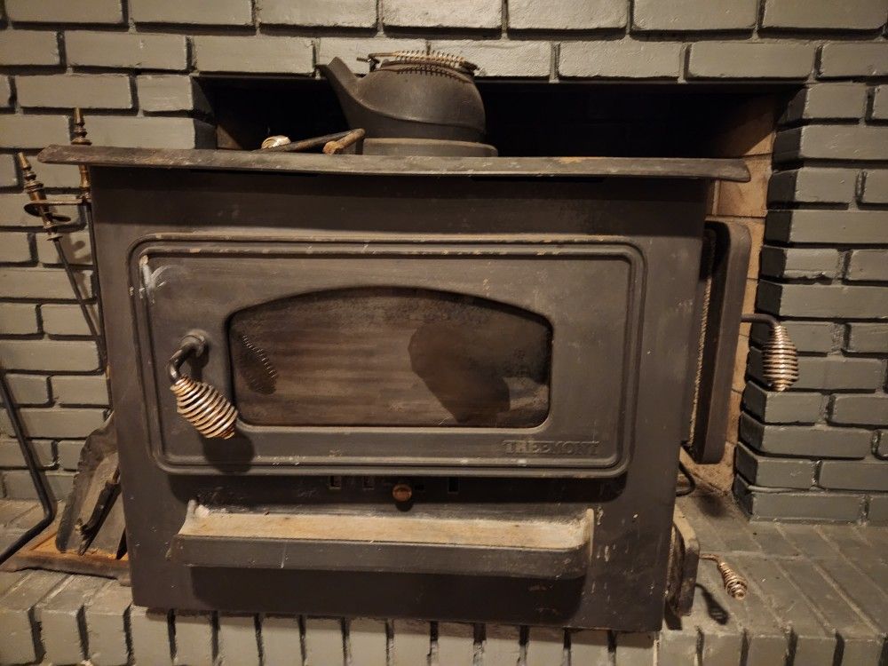 Treemont Wood Stove for Sale in Grafton, OH - OfferUp