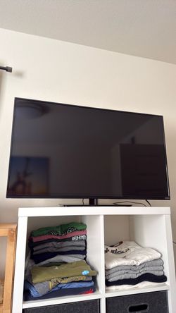 Vizio E400-B2 HD Flat Screen TV with Firestock