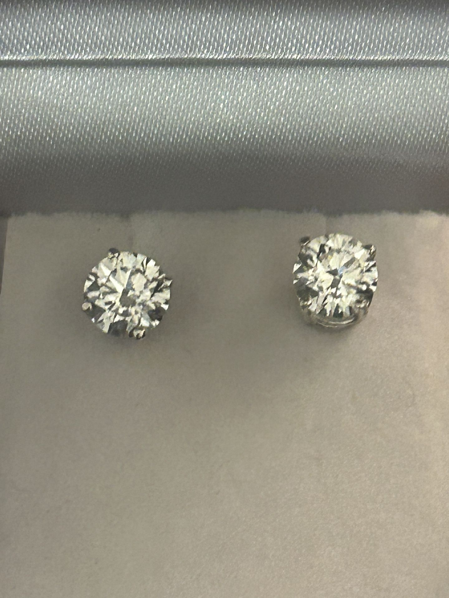 1.68 cts. Lab Diamonds Stud Earrings VVS2