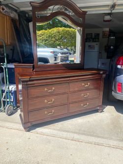 8 Drawer Dresser W/Mirror