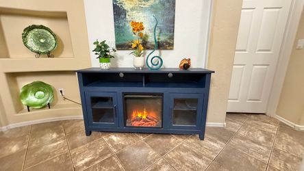Beautiful fireplace /tv stand in excellent condition 58” inches