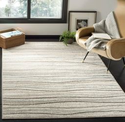 "NEW"  Geometric Area Rug   (4' x 6')