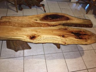 Coffee table live edge Camphorwood