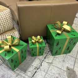 Set of 3 Metal Christmas Gift Box Decorations 🎄🤶