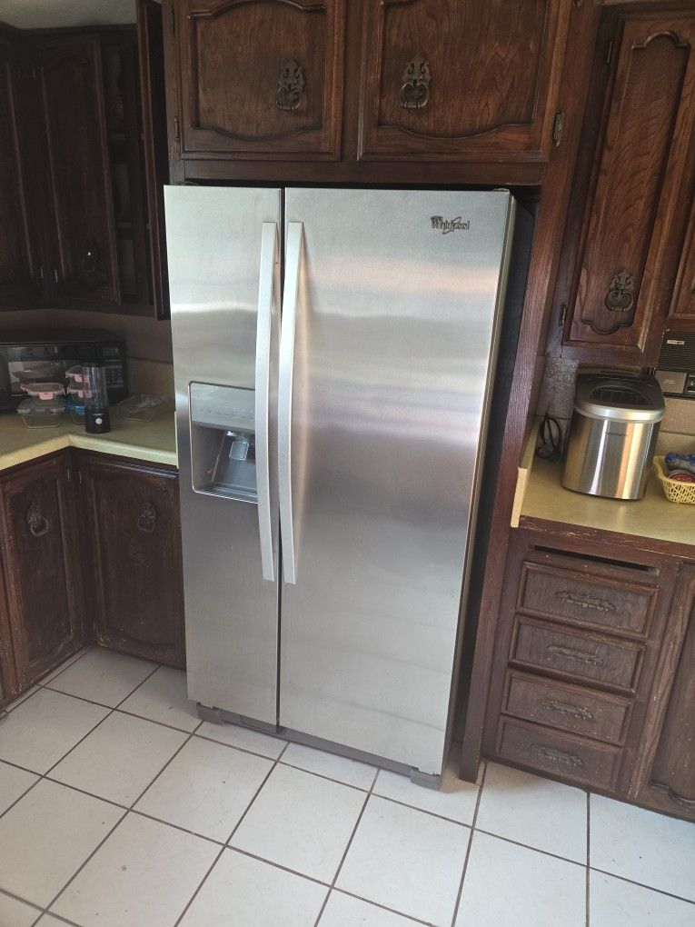 Whirlpool Refrigerator 33"