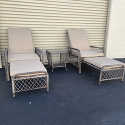 Brand New 3 Pieces Wicker Patio Furniture Set Outdoor Patio Chairs with retractable Ottomans ,coffee table, lounge chairs for Poolside Garden patio