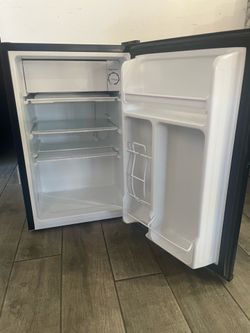 Mini Fridge-Hisense-Black