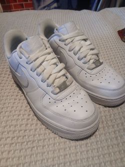Nikes Air Force One size 7