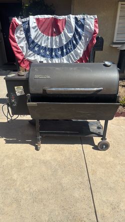 Traeger Wood Pellet Smoker Grill