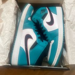 Men’s Jordan 1 Mid *South Beach*