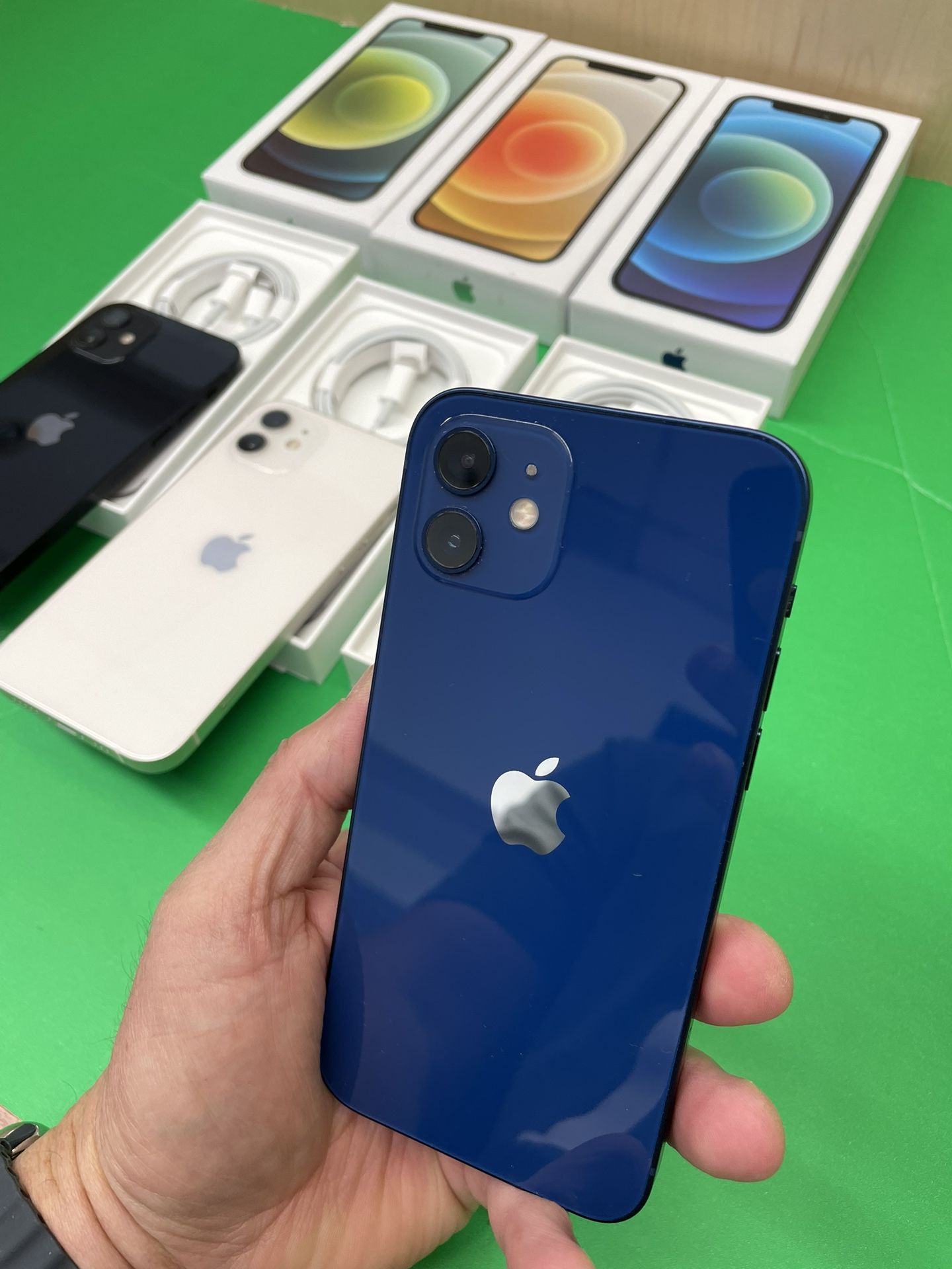 iPhone 12 In Several Color 64gb Unlocked/ Liberado 