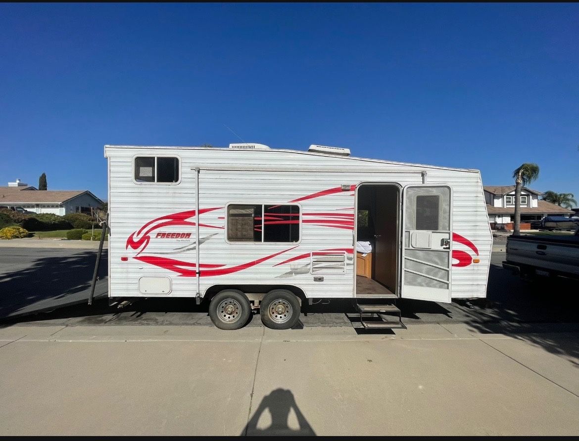 2006 American Freedom Toy Hauler 21’ Travel Trailer