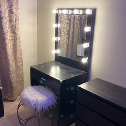 Make Up Table