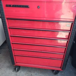 US General Tool Box, 6 Drawers Plus Top Area. Side Tray,Has Keys,Top Area Has Miner Chemicals Marks. Paint Has Oily Marks Needs Cleaning. 