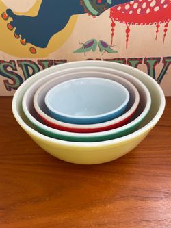 Set of 4 Pyrex Primary Colors Mixing Bowls